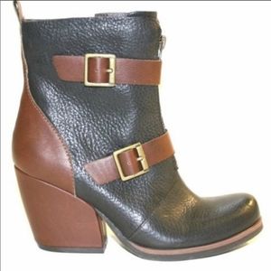 Awesome Kork-Ease two-tone black and tan ankle boot. Sz 8
